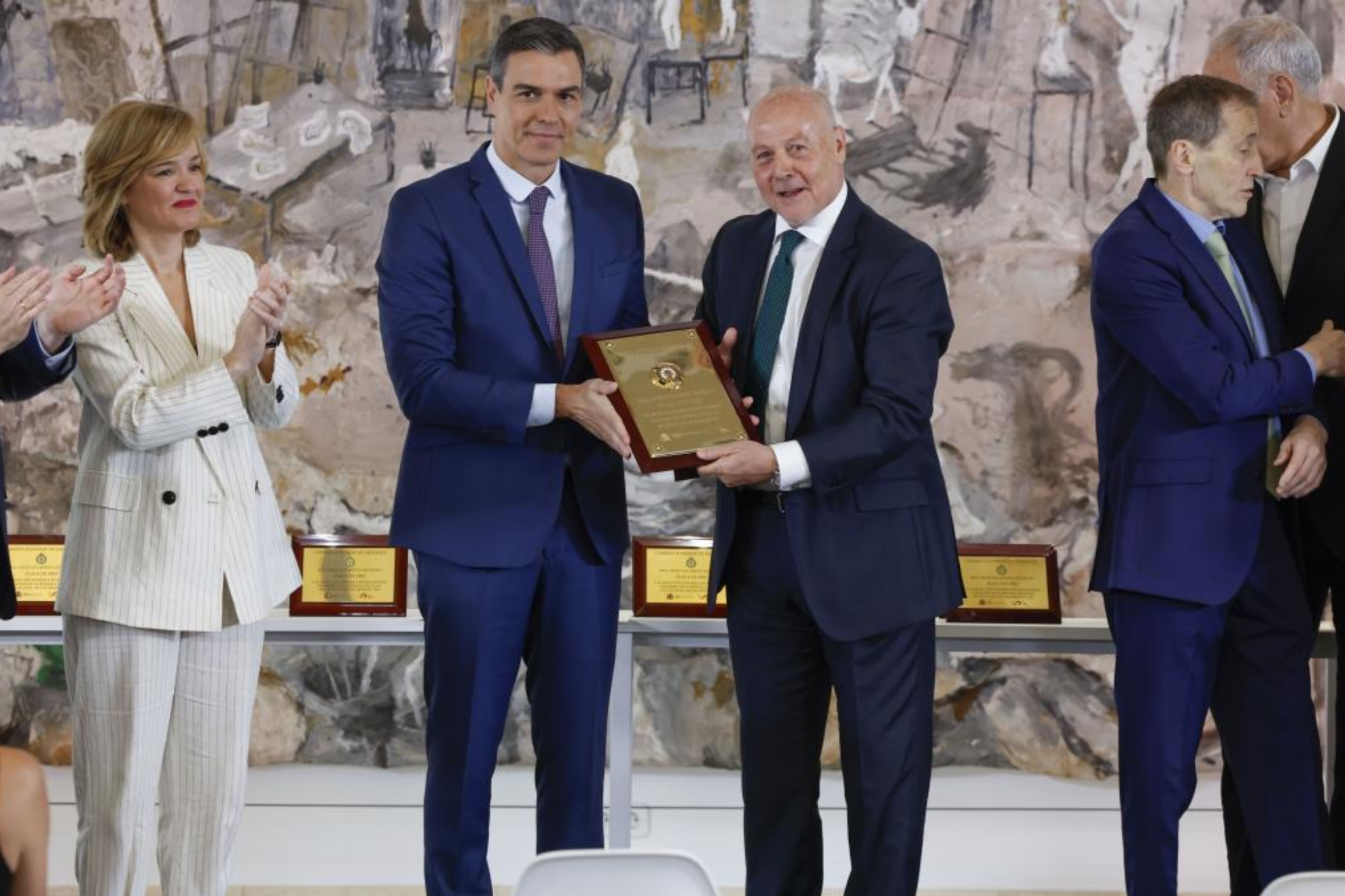 La ministra Pilar Alegr�a, el presidente Pedro S�nchez y Juan Antonio Corbal�n