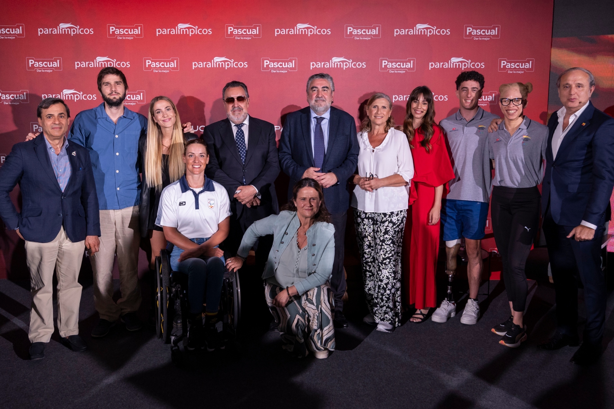 Foto de familia en la presentaci�n de la canci�n oficial del Equipo Paral�mpico Espa�ol Ganar dos veces