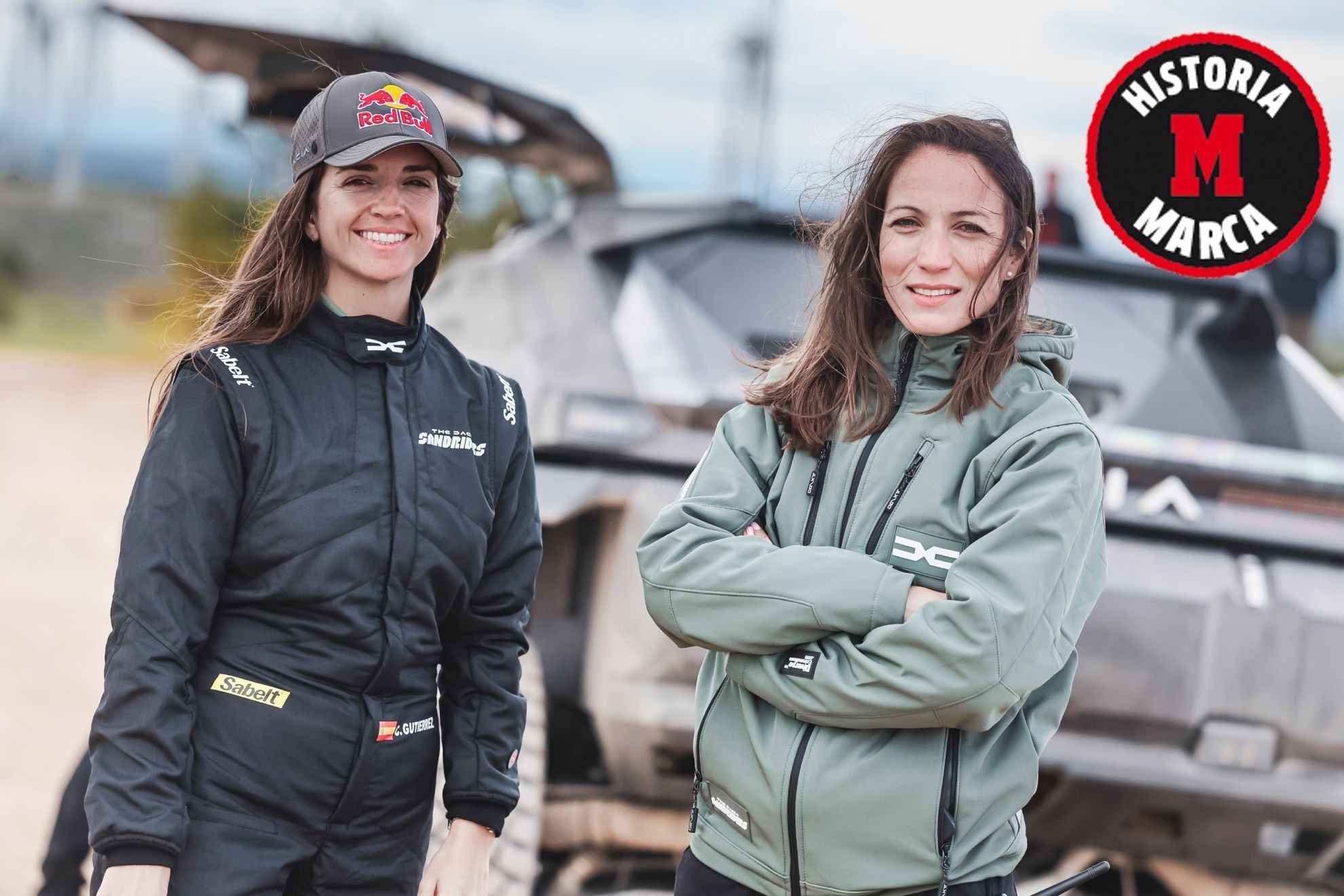 Cristina Guti�rrez y Tiphanie Isnard, dos mujeres en lo m�s alto del equipo Dacia del Dakar.