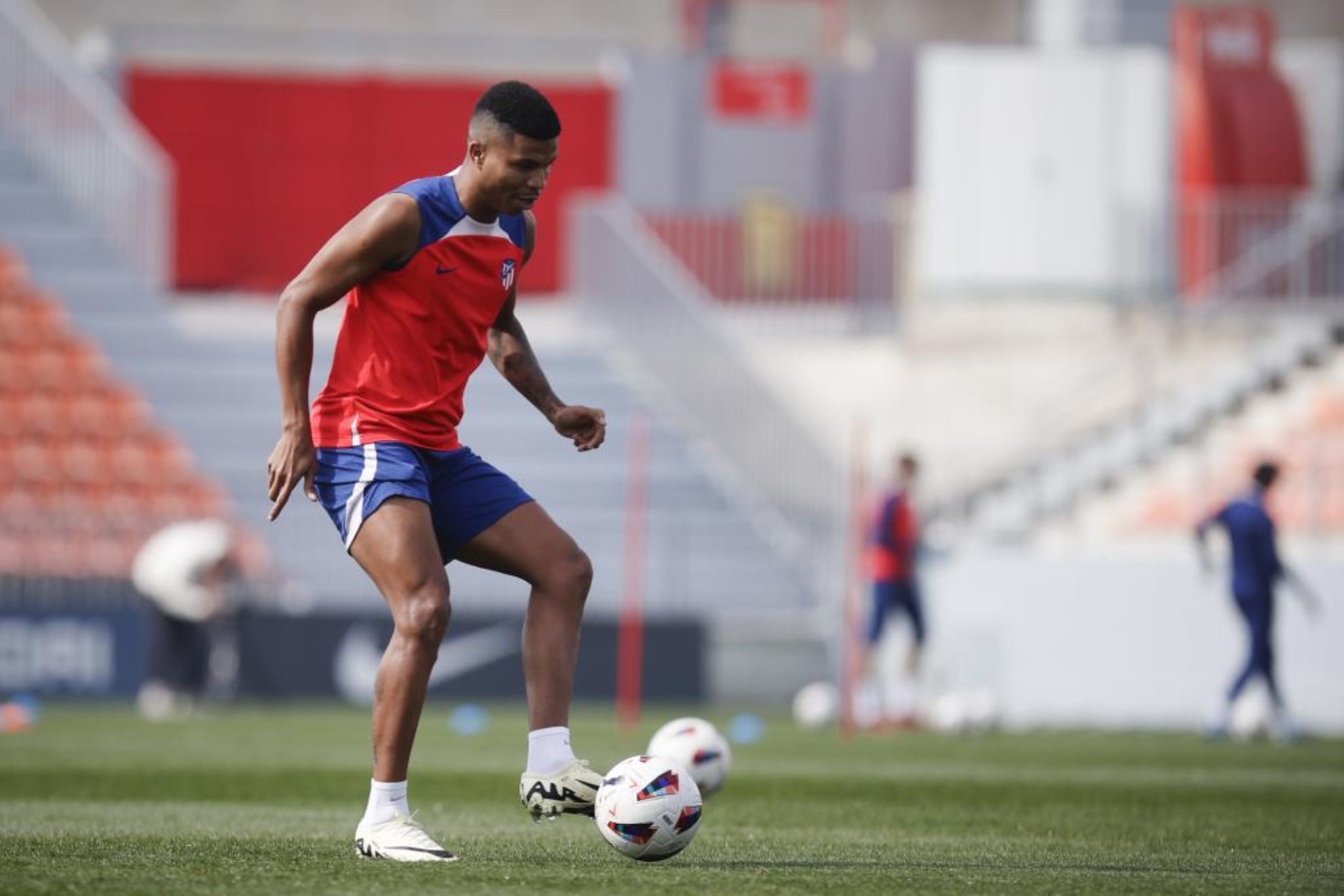 Reinildo, en un entrenamiento del Atl�tico.