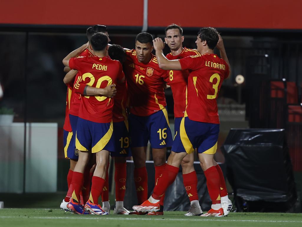 Los jugadores de la selecci�n espa�ola celebran un gol en el �ltimo amistoso.
