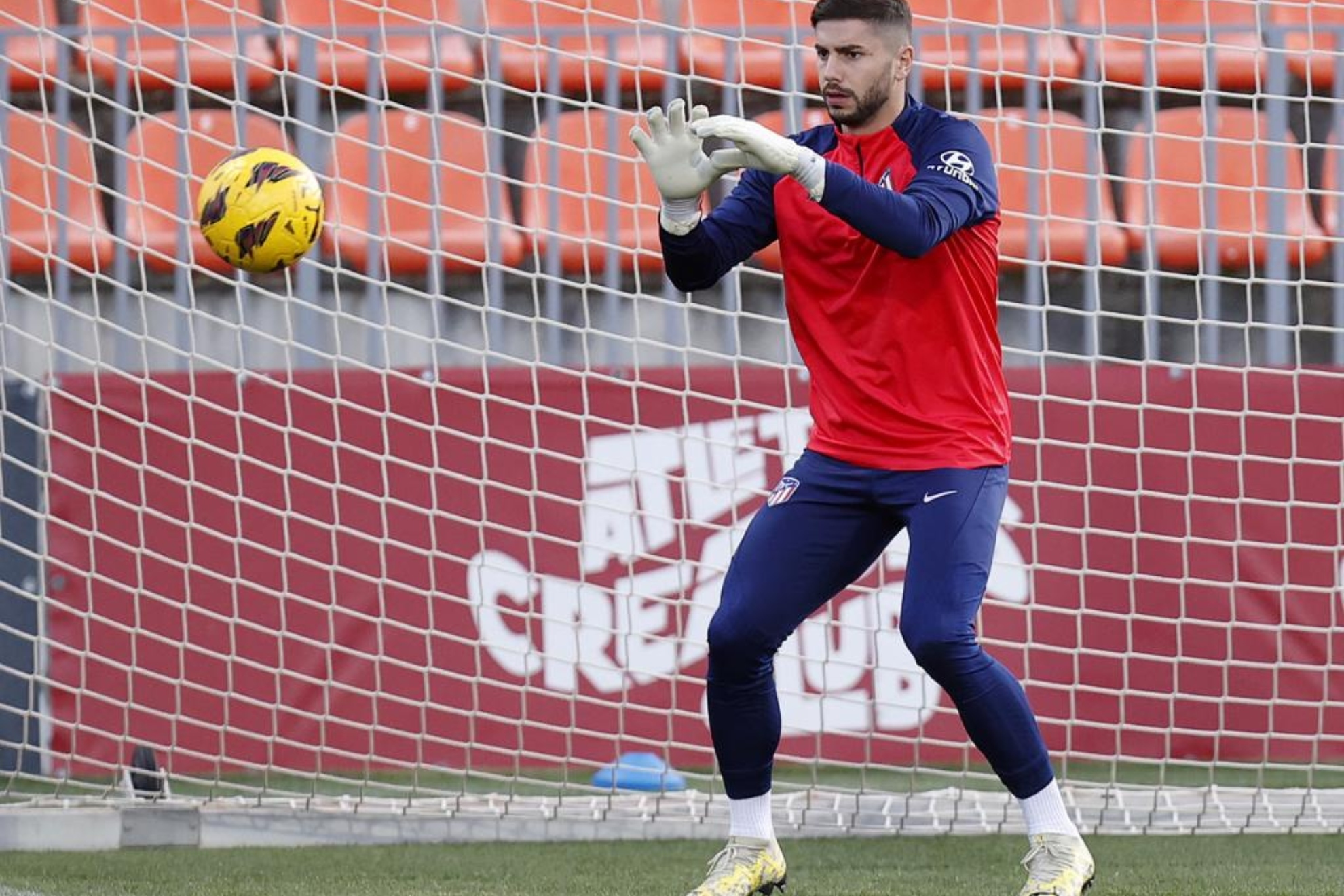 Moldovan, en un entrenamiento del Atl�tico.