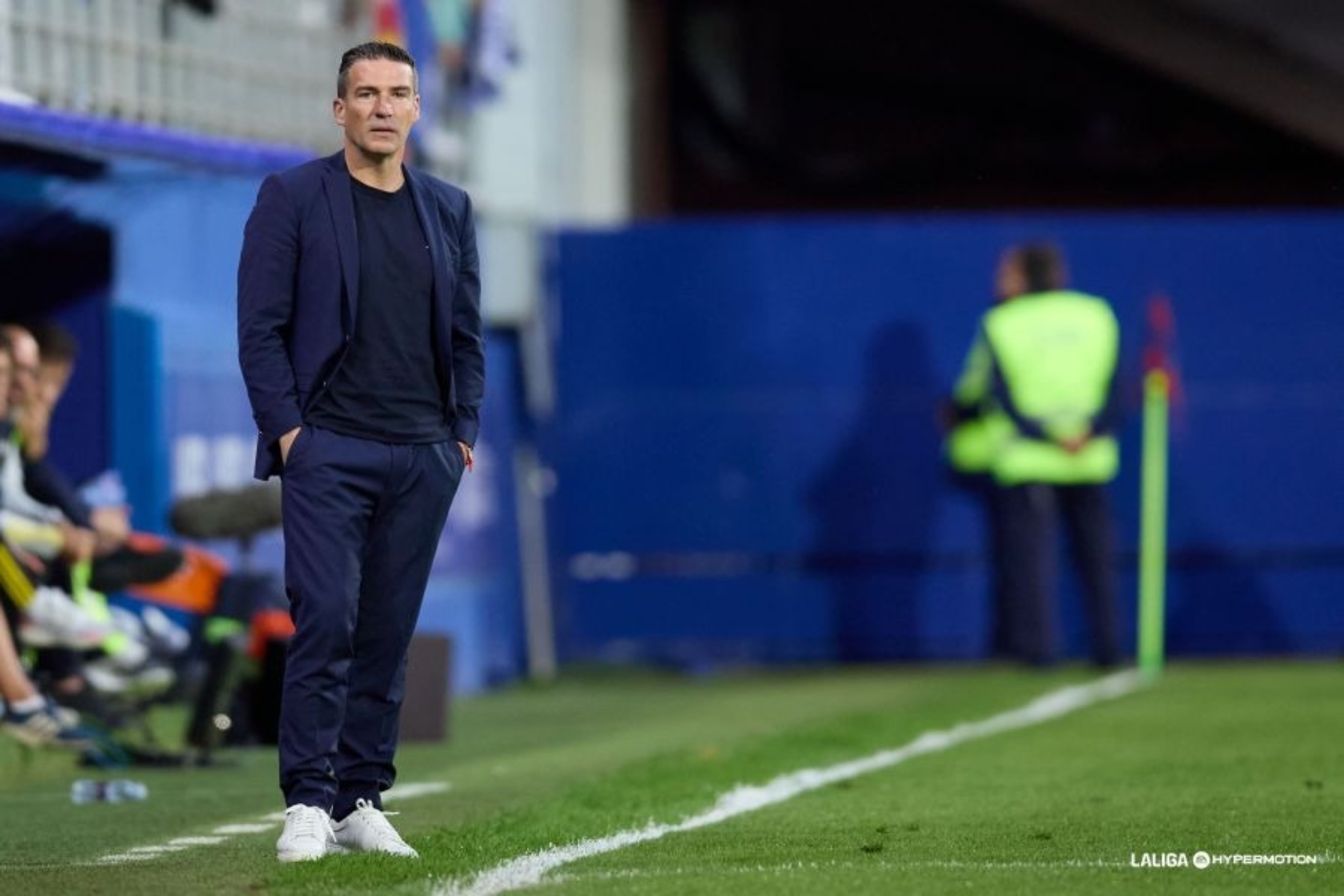 Luis Carri�n, entrenador del Oviedo, en un momento del encuentro ante el Eibar.