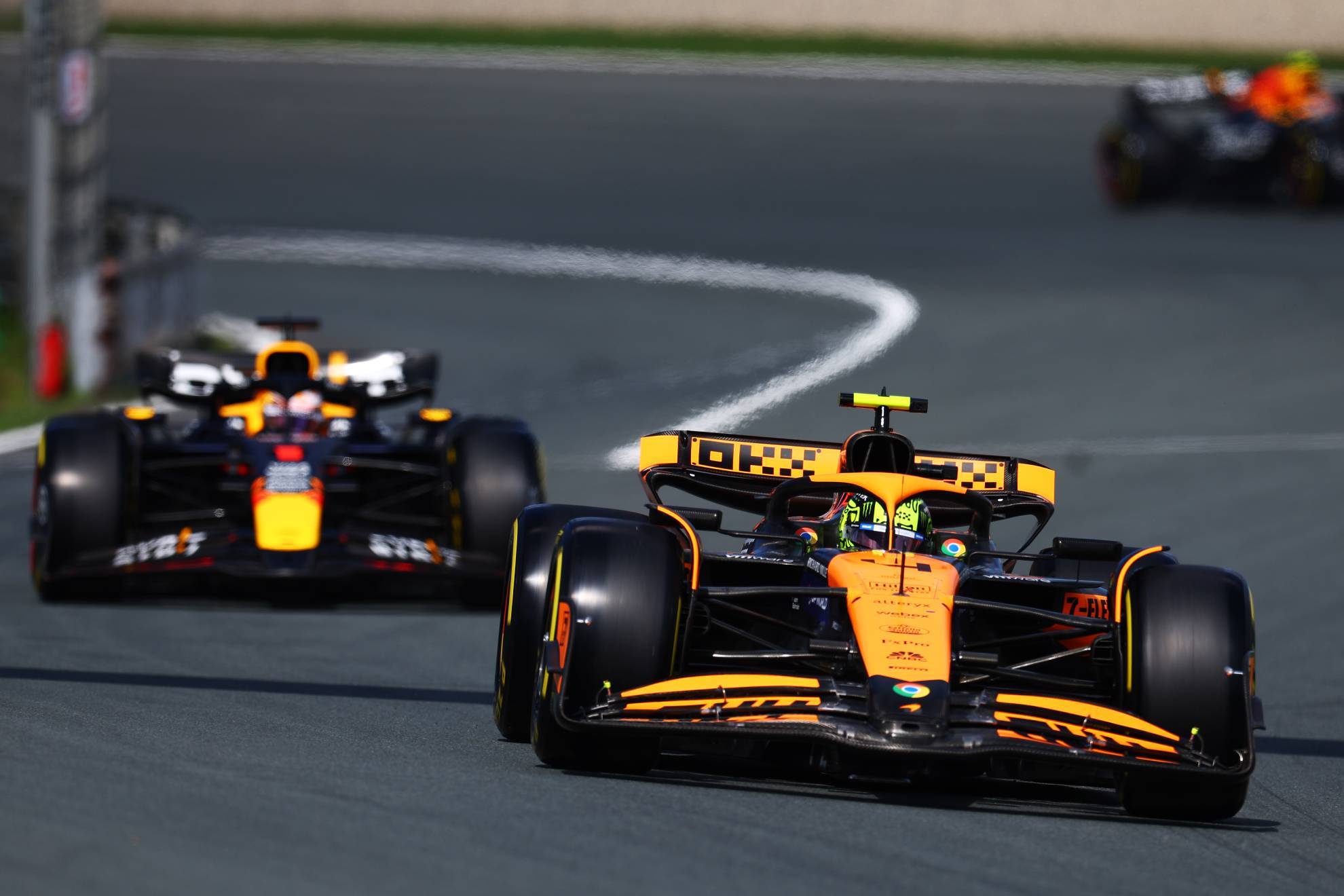 Ferrari y Red Bull avisan a la FIA de que el McLaren y el Mercedes podr�an ser coches ilegales