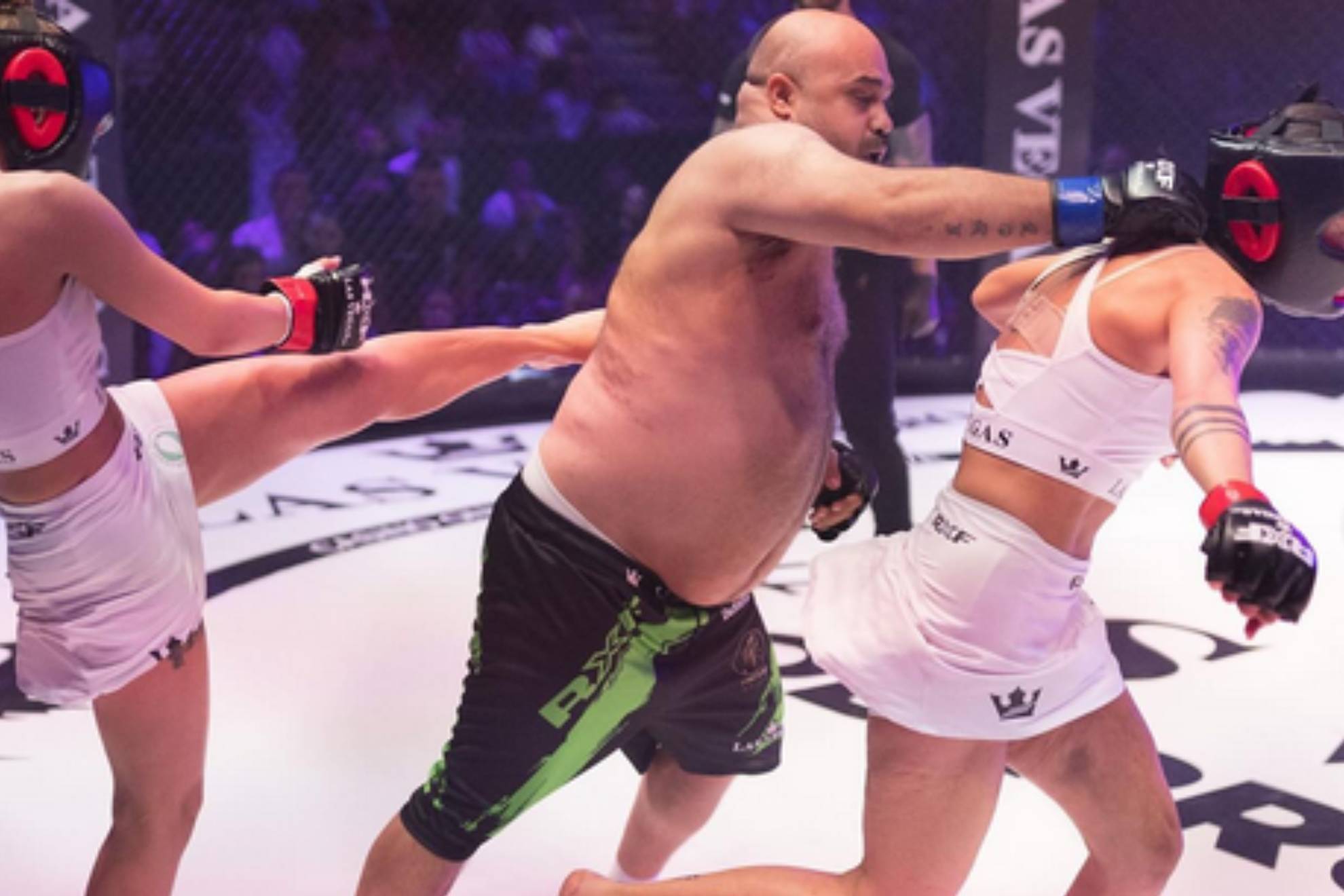 Dos mujeres y un hombre se enfrentaron en un polémico combate de MMA (Artes Marciales Mixtas) que se ha disputado en Rumanía en la gala Gala RXF 46.