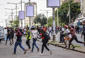 Protesters disperse as police deploy in Maputo, Mozambique, Thursday, Nov. 7, 2024.