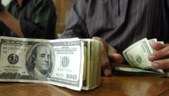 El dólar en el mercado paralelo se cotizó en la jornada previa a 3,195.15 bolívares soberanos. (Foto: AFP)