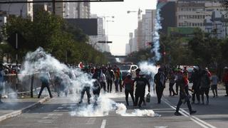 Protestas en Lima: manifestantes y policías se enfrentaron en la plaza Bolognesi