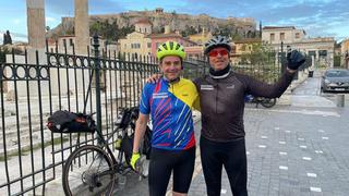 ¡Increíble! Dos amigos jubilados recorren Europa en bicicleta