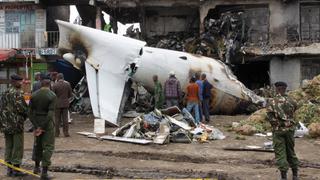 Un avión se estrelló contra dos edificios en Kenia