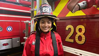 Conoce a Rocío Salas, la bombera que lucha contra los estereotipos conduciendo camiones y apagando incendios