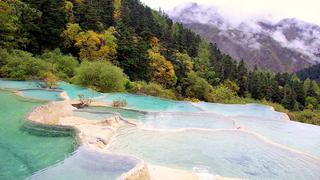 Piscina natural: Conoce estas terrazas de calcita en Huanglong