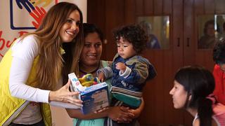 Navidad: By People y ex Miss Perú repartieron juguetes a niños