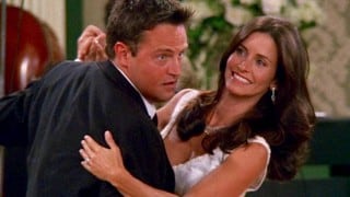 “Friends”: Chandler y Monica debían enamorarse mucho antes, pero Rachel y Ross cambiaron el plan original