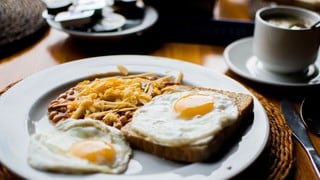 Cuatro alimentos que no pueden faltar en un desayuno saludable