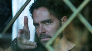 “¿Quién mató a Sara?”: quién es Manolo Cardona, el protagonista de la serie de Netflix