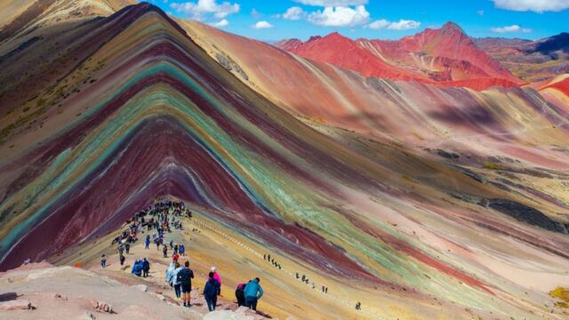 Cusco: Un guía de turismo falleció y seis turistas resultaron heridos por impacto de rayo en montaña ‘Siete Colores’