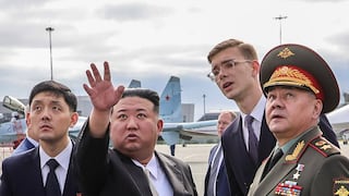 Kim Jong-un examina misiles junto al ministro de Defensa ruso