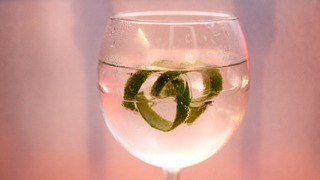 Cómo preparar tres versiones innovadoras del clásico gin tonic