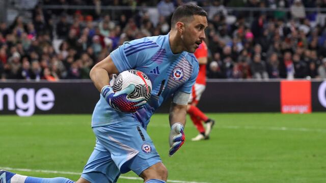 Claudio Bravo se lesiona y es baja en Chile para el duelo de la ‘Roja’ ante Canadá por Copa América