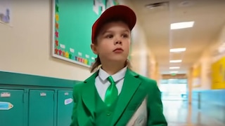 El niño de 8 años que impresionó a sus compañeros de clase por su singular forma de vestir