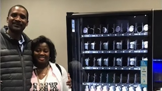 La mujer que lanzó la primera máquina expendedora de productos para el cabello en EEUU