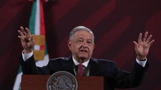 AMLO “felicita” a las mujeres y les pide protestar de forma pacífica