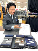 『洋服の青山』の販売スタッフ◆店長昇格で年収580万も／キャリアの選択肢多彩／5連休や週休3日もOK1