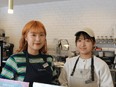 カフェの店舗運営スタッフ◆未経験OK／月給25万円以上／月8日以上休み／新店舗多数OPEN予定2