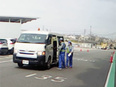 新車の移動スタッフ（新車を1kmほど運転する仕事）◆年間休日121日／夏・冬に9連休あり2