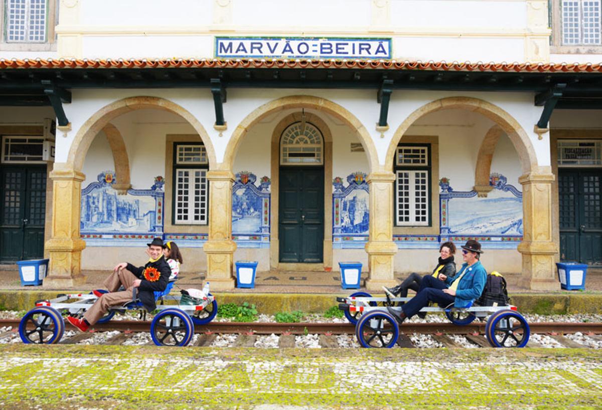 Usuarios del Rail Bike en la estación de Marvão.