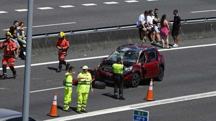 Atascos kilométricos por dos siniestros en la AP-9 en Rande