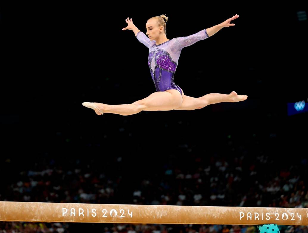 La italiana Alice D’Amato durante el desarrollo de su rutina en la viga de equilibrio, en la que se quedó con el oro. FOTO TOMADA @Olympics