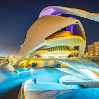 La ciudad de las Artes y las Ciencias es un complejo vanguardista del arquitecto, cuyos edificios dedicados al ocio científico y cultural se han convertido en el mayor centro de atención de Valencia. FOTO: GETTY