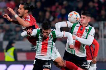 El zaguero central Joaquín Varela marcó los dos goles para el Medellín ante Palestino en la Copa Sudamericana. FOTO AFP