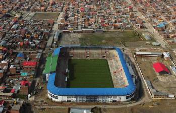 El Estadio Municipal de ‘El Alto’ ubicado en la provincia de La Paz, Bolivia, está a 4.150 metros sobre el nivel del mar. FOTO: CUENTA DE X @nahuelzn