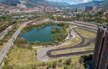 Aspecto de las obras en el autódromo de Bello o Central Park de Bello en febrero de 2024. FOTO: CARLOS VELÁSQUEZ