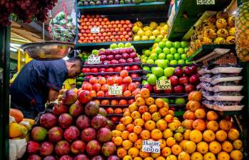 Los carbohidratos son moléculas de azúcar. Hay tres tipos: azúcares, almidones y fibra, y se encuentran en alimentos como frutas, granos, productos lácteos, legumbres, dulces entre otros. Foto Juan Antonio Sánchez.