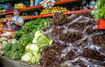 En la Central Mayorista de Antioquia ya hay productos que han tenido aumentos de más de 50% en su precio, sobre todo tubérculos, hortalizas y verduras. Foto: Juan Antonio Sánchez