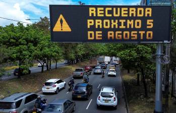 Durante esta semana, la medida del pico y placa tendrá sanciones pedagógicas, lo que significa que el conductor igual tendrá que disponer de su tiempo para responder por esta infracción. FOTO: MANUEL SALDARRIAGA