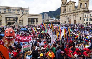 Este miércoles, mientras se definía el futuro del proyecto, Fecode y otros sectores del oficialismo convocaron a marchas contra la reforma. FOTO cortesía