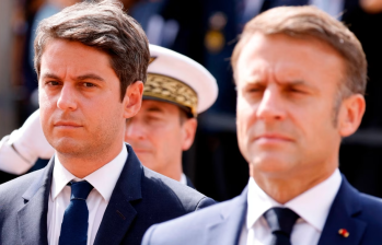 Gabriel Attal, el primer ministro francés más joven de Francia, junto al presidente Emmanuel Macron. FOTO: Getty