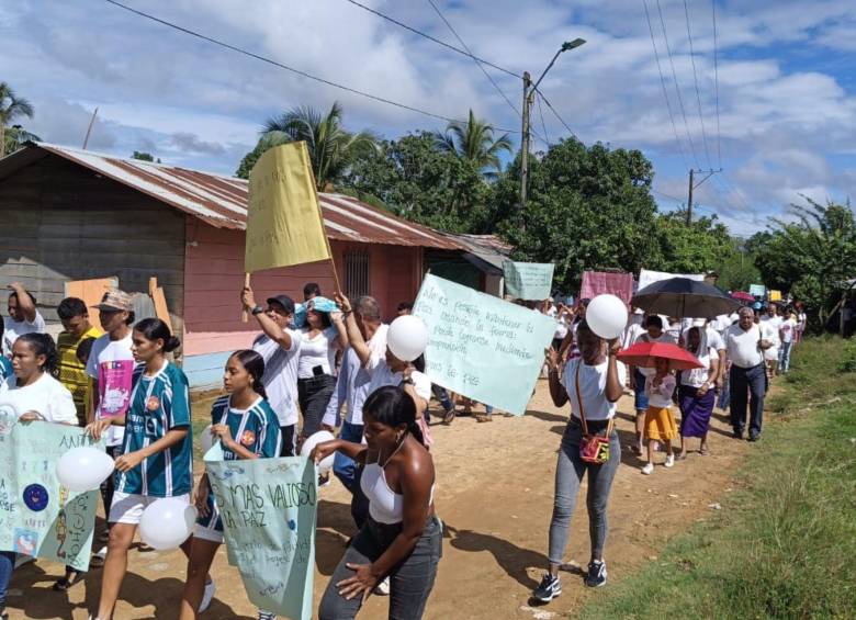 La comunidad marchó de forma pacífica este viernes, 28 de junio. FOTO: Jóvenes Constructores de Paz