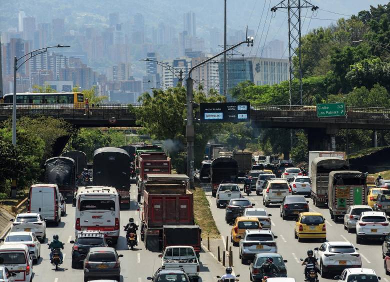 En los corregimientos, la Avenida Regional y Las Palmas no aplica el pico y placa. Foto: Andrés Camilo Suárez Echeverry