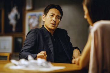 PARASITE, (aka GISAENGCHUNG), from left: LEE Sun-kyun, JO Yeo-jeong, 2019