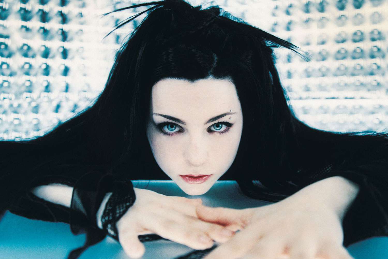 Evanescence Celebrates The 20th Anniversary Of Stratospheric Debut, Fallen, With Deluxe Reissue