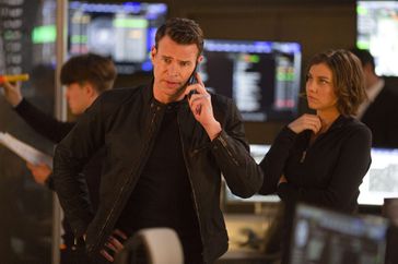 WHISKEY CAVALIER - "College Confidential" - The team goes undercover at a college to take down their new target - an engineering prodigy suspected of building a super weapon, on "Whiskey Cavalier," airing WEDNESDAY, MAY 8 (10:00-11:00 p.m. EDT), on The ABC Television Network. (ABC/Nick Ray) SCOTT FOLEY, LAUREN COHAN