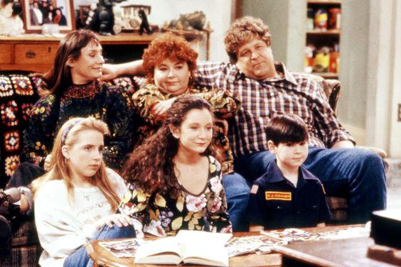 ROSEANNE, (Front) Alicia Goranson, Sara Gilbert, Michael Fishman, (Rear) Laurie Metcalf, Roseanne, J