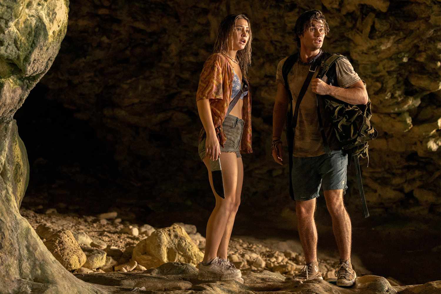 Outer Banks. (L to R) Madelyn Cline as Sarah Cameron, Chase Stokes as John B in episode 310 of Outer Banks. Cr. Jackson Lee Davis/Netflix © 2022