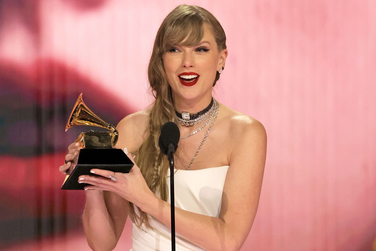 Taylor Swift accepts the Album Of The Year award